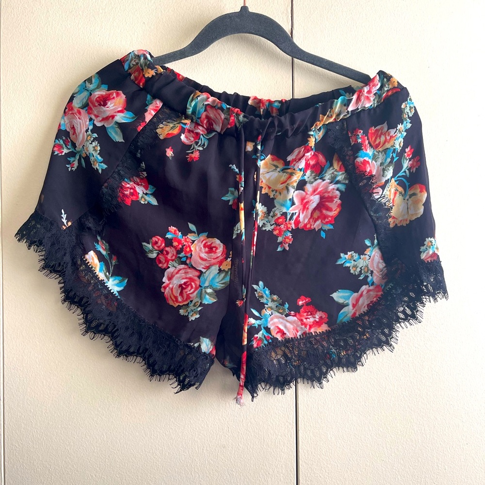 Windsor Lace-trim Shorts M/L